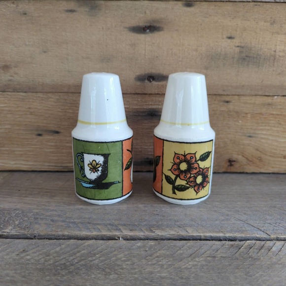 Vintage 1964 Mid-Century Modern Holt-Howard Fruit Salt and Pepper Shakers - Picture 1 of 7